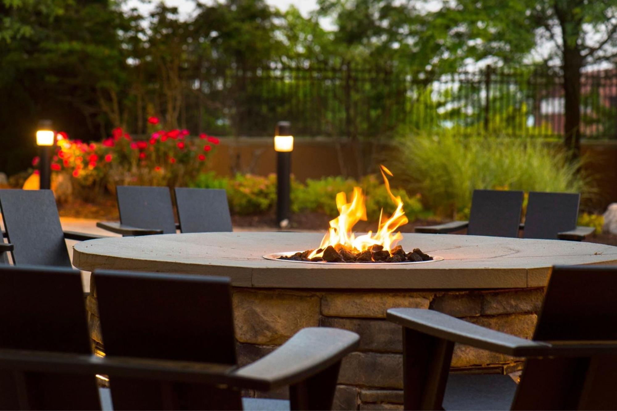 Courtyard Philadelphia Plymouth Meeting Hotel Exterior photo